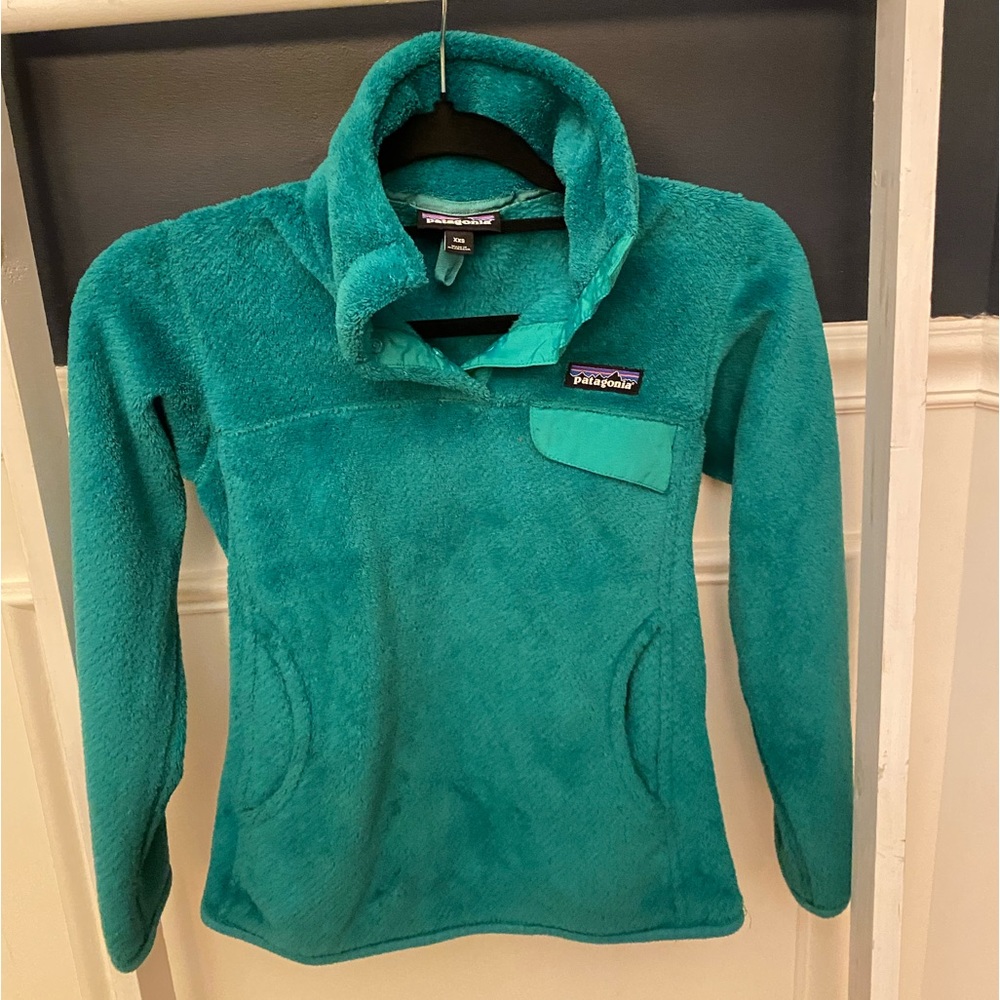 Women’s patagonia green fleece size xxs-worn 1-2 times. Like new